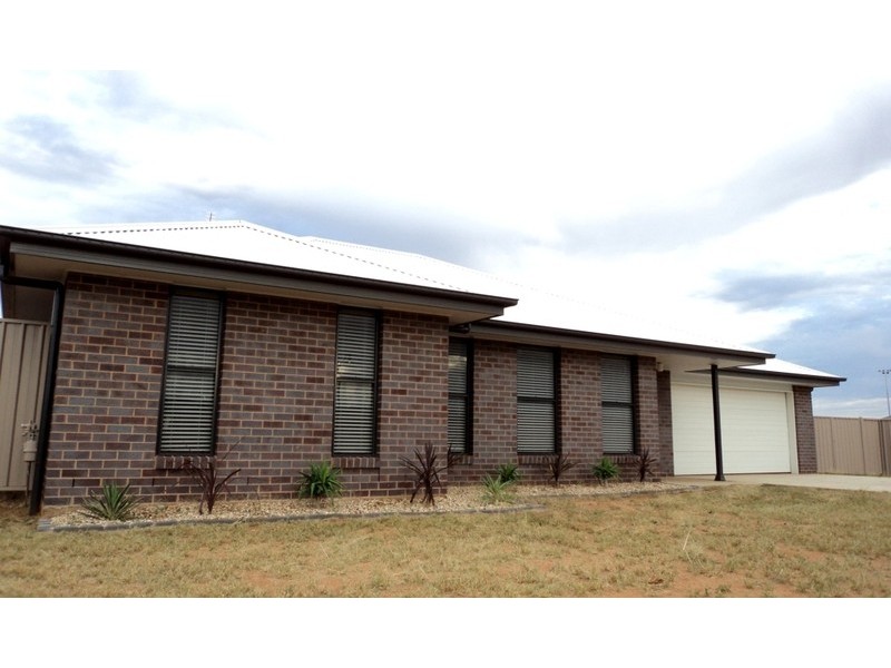 36 Loughan Road, Junee NSW 2663