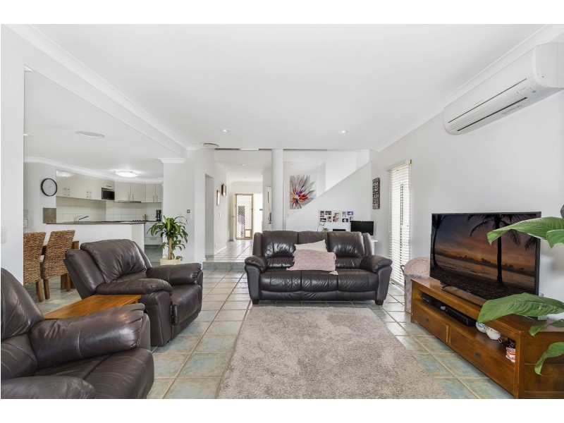 8107 Magnolia Gardens Court, Hope Island QLD 4212