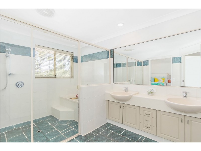 8107 Magnolia Gardens Court, Hope Island QLD 4212
