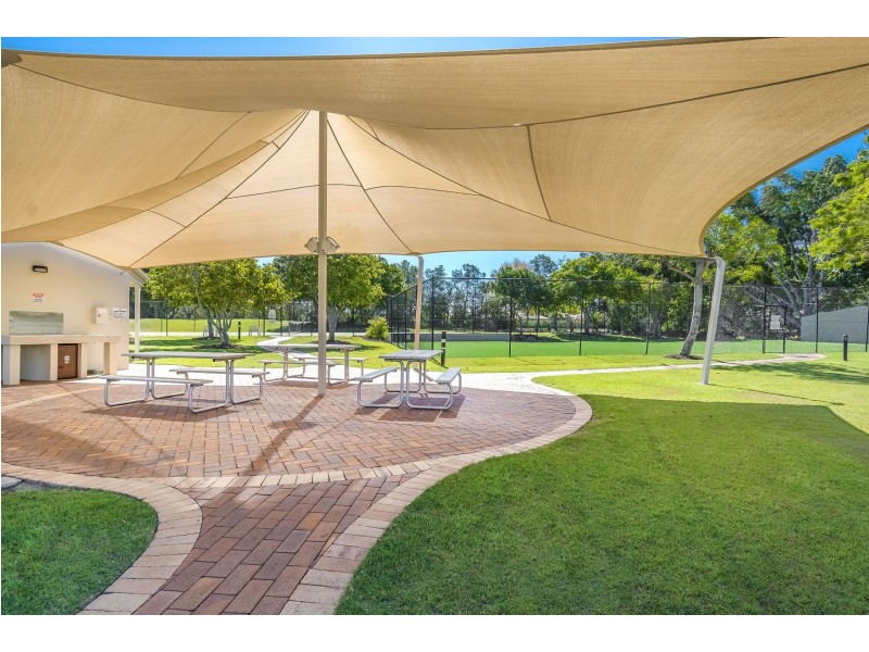 8107 Magnolia Gardens Court, Hope Island QLD 4212