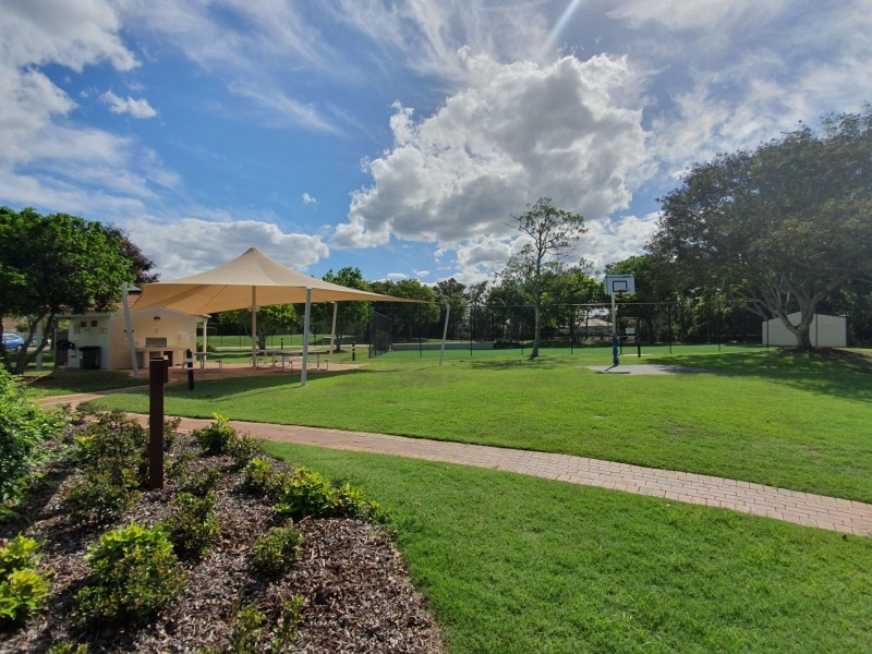 8107 Magnolia Gardens Court, Hope Island QLD 4212