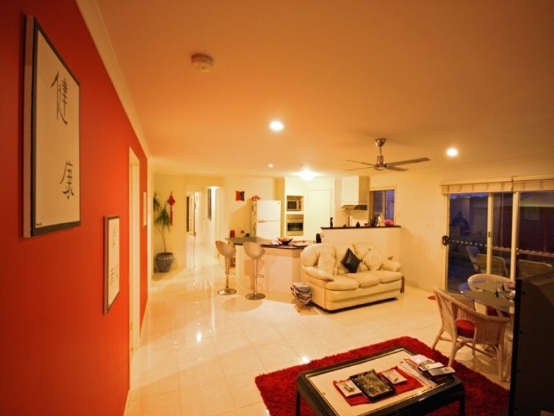 10  Buddy Holly close, Parkwood QLD 4214