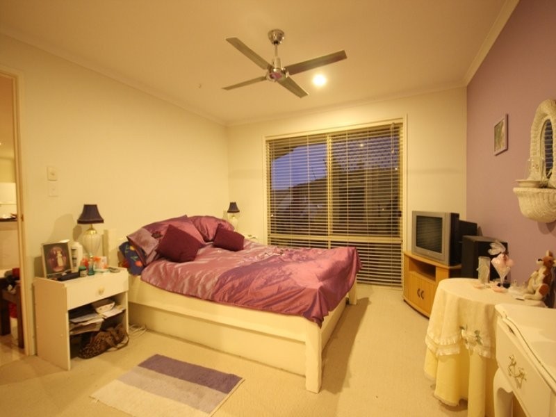 10  Buddy Holly close, Parkwood QLD 4214