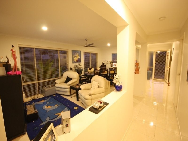10  Buddy Holly close, Parkwood QLD 4214