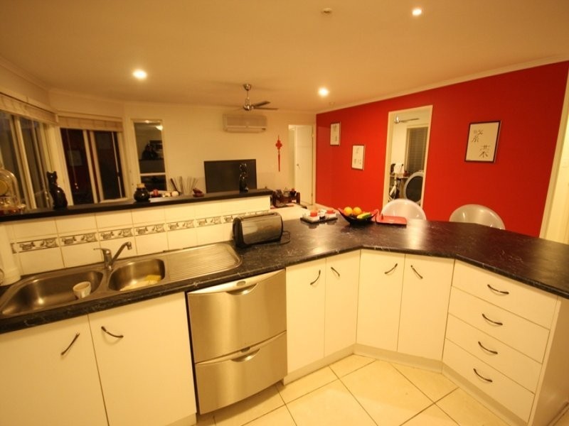 10  Buddy Holly close, Parkwood QLD 4214