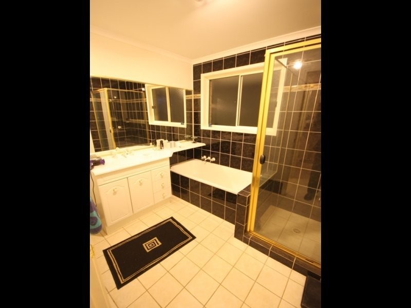 10  Buddy Holly close, Parkwood QLD 4214