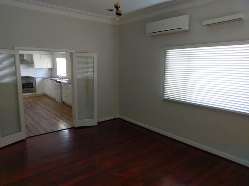 8 Drake Street, Bayswater WA 6053