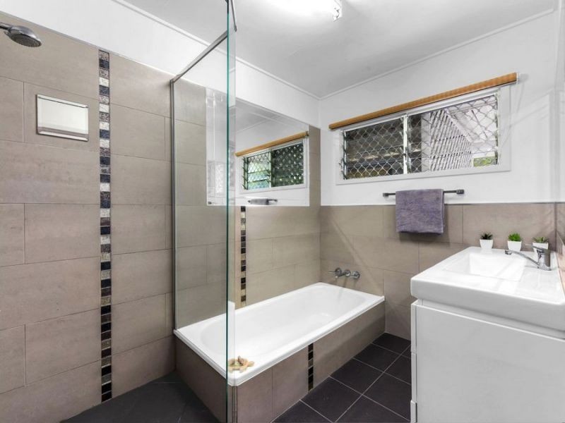 3 Kaldo Grove, Ferny Hills QLD 4055