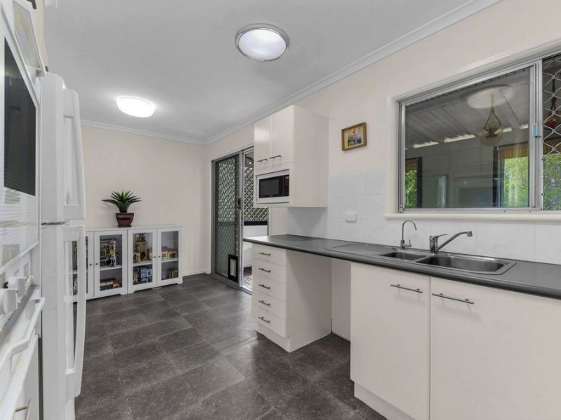 3 Kaldo Grove, Ferny Hills QLD 4055