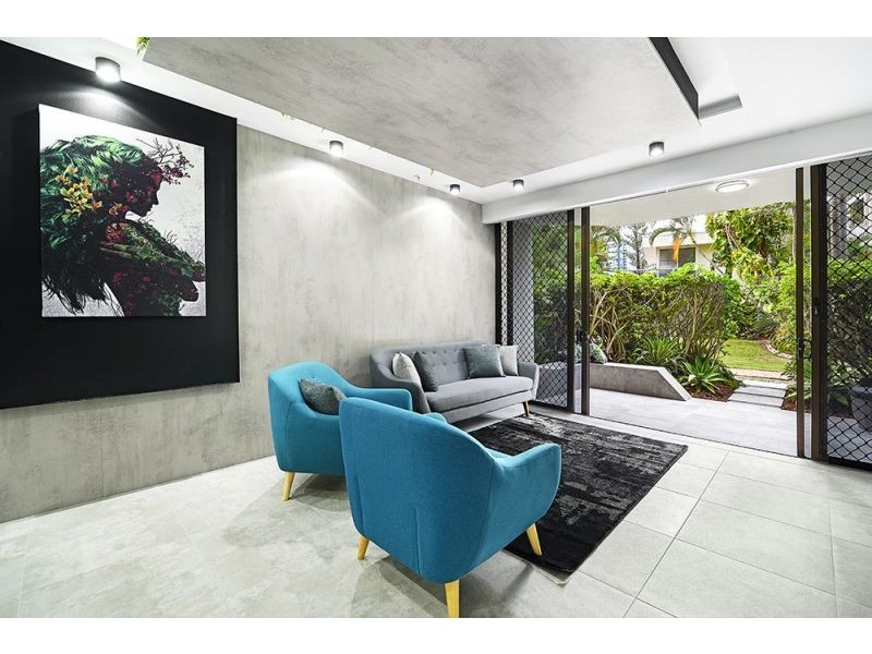 2/5 Enderley Avenue, Surfers Paradise QLD 4217