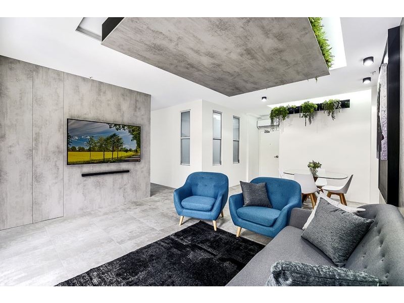 2/5 Enderley Avenue, Surfers Paradise QLD 4217