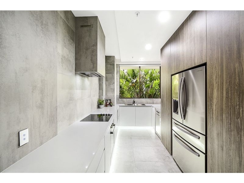 2/5 Enderley Avenue, Surfers Paradise QLD 4217