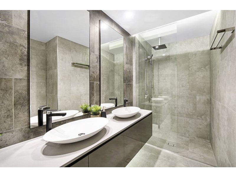 2/5 Enderley Avenue, Surfers Paradise QLD 4217