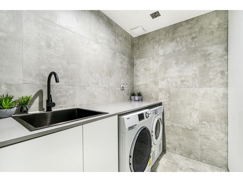 2/5 Enderley Avenue, Surfers Paradise QLD 4217