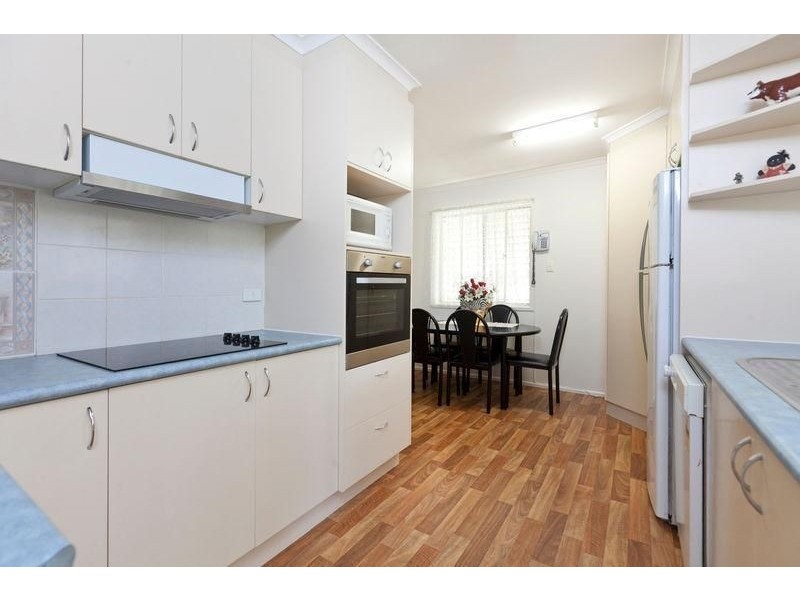 27 Hardwick St, Wynnum West QLD 4178