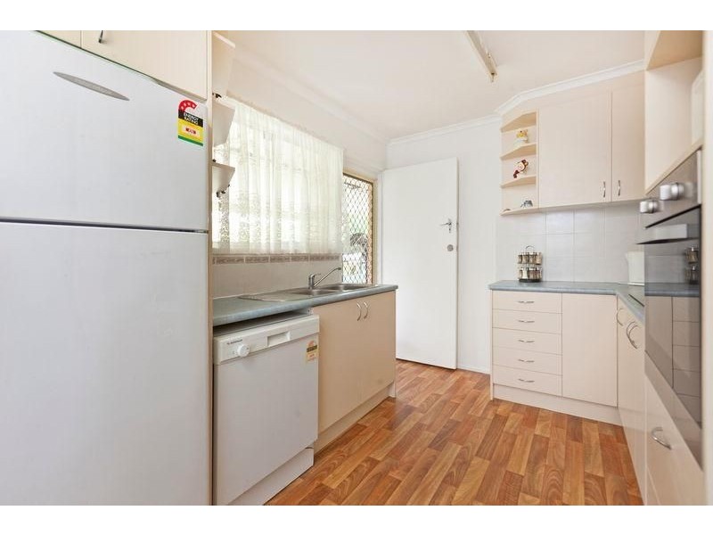 27 Hardwick St, Wynnum West QLD 4178