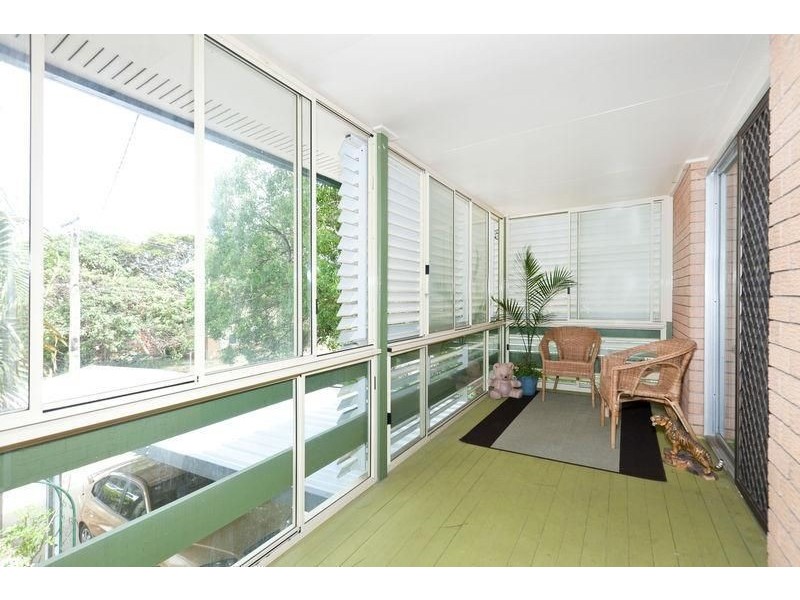 27 Hardwick St, Wynnum West QLD 4178