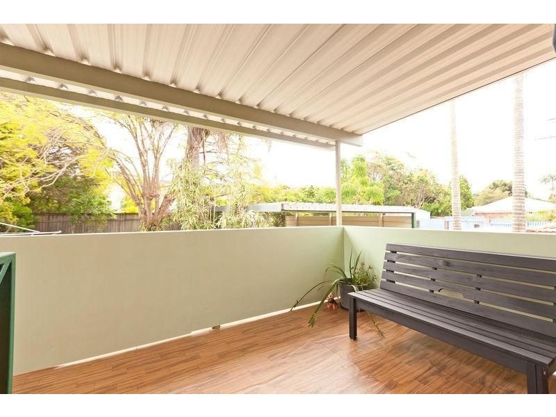 27 Hardwick St, Wynnum West QLD 4178