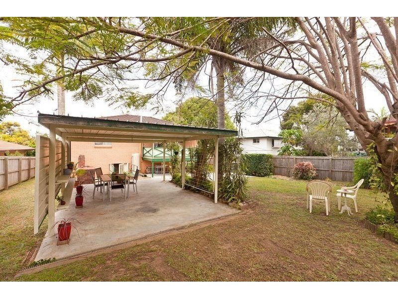 27 Hardwick St, Wynnum West QLD 4178