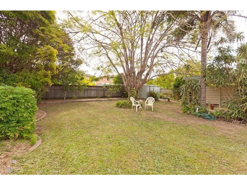 27 Hardwick St, Wynnum West QLD 4178