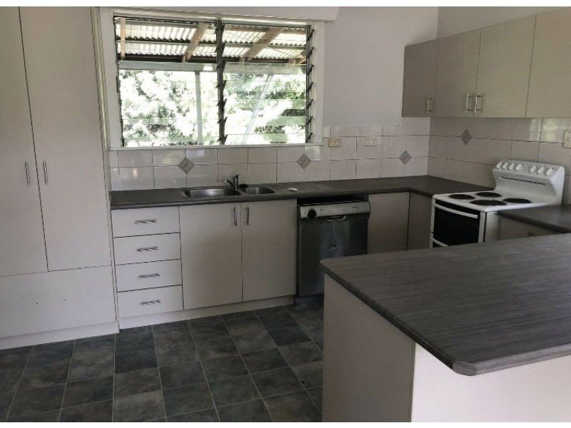 9 Clarke-Kennedy, Tully QLD 4854