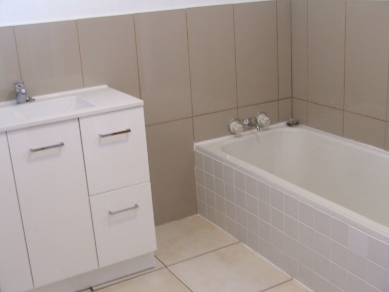 16 Stafford St, Booval QLD 4304