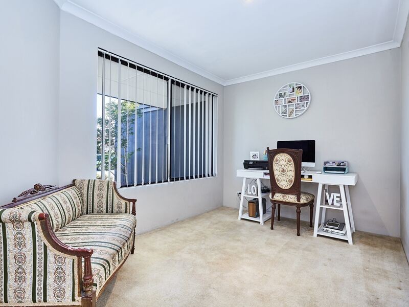 13 Murrumbidgee Drive, Hammond Park WA 6164