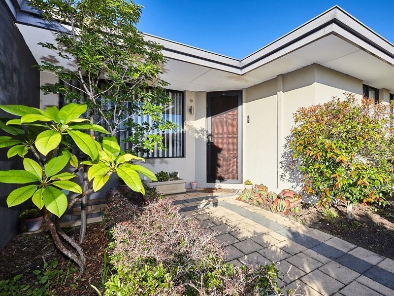 13 Murrumbidgee Drive, Hammond Park WA 6164