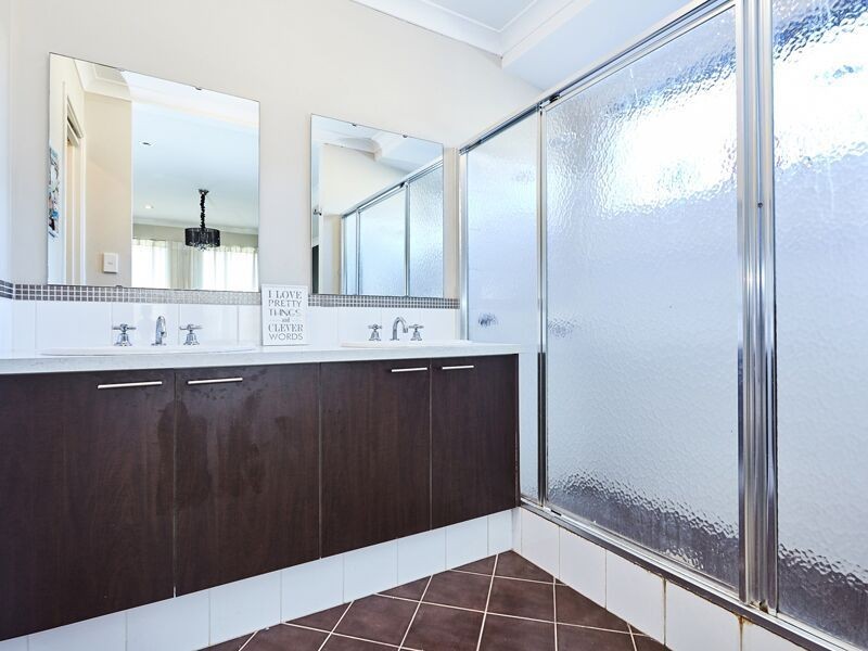 13 Murrumbidgee Drive, Hammond Park WA 6164