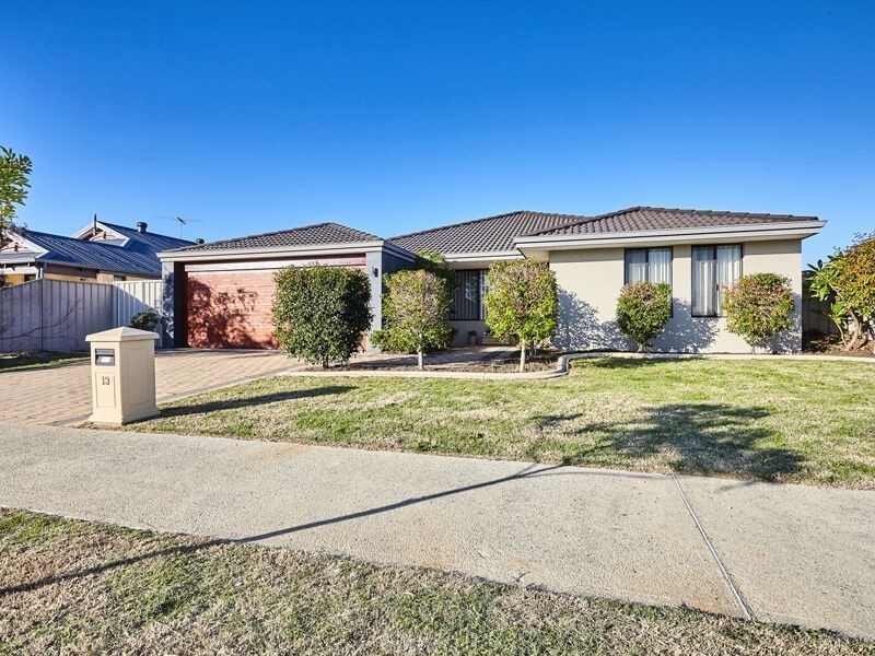 13 Murrumbidgee Drive, Hammond Park WA 6164