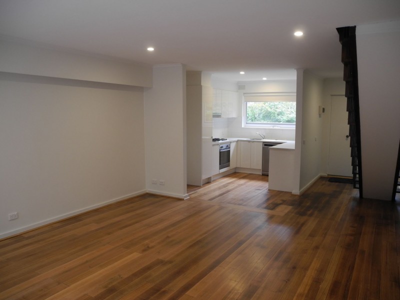 6/2 Fenwick St., Kew VIC 3101