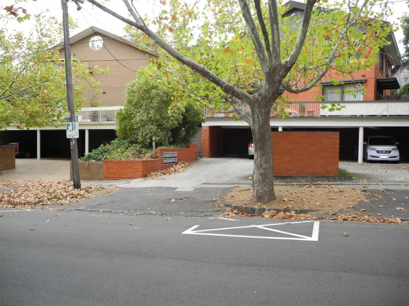 6/2 Fenwick St., Kew VIC 3101
