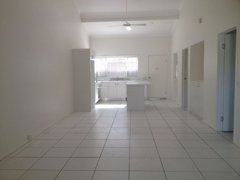 2/11 Woorookool Place, Noosaville QLD 4566