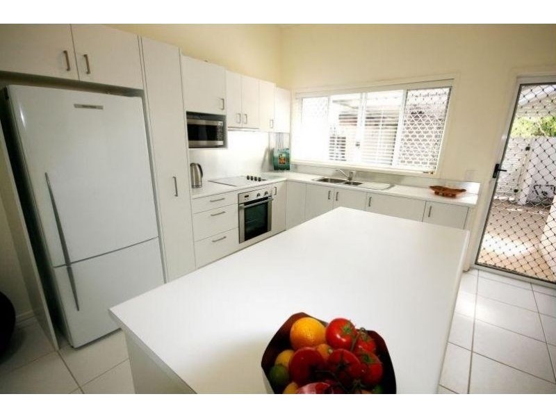 2/11 Woorookool Place, Noosaville QLD 4566