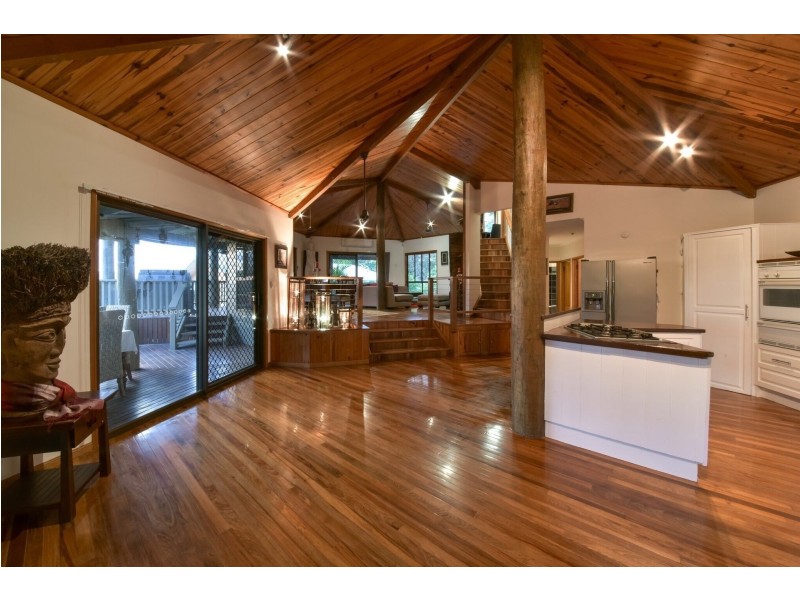 7 Jones Rd, Cannonvale QLD 4802