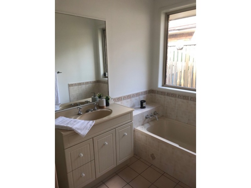 54 Regency Drive, Regents Park QLD 4118