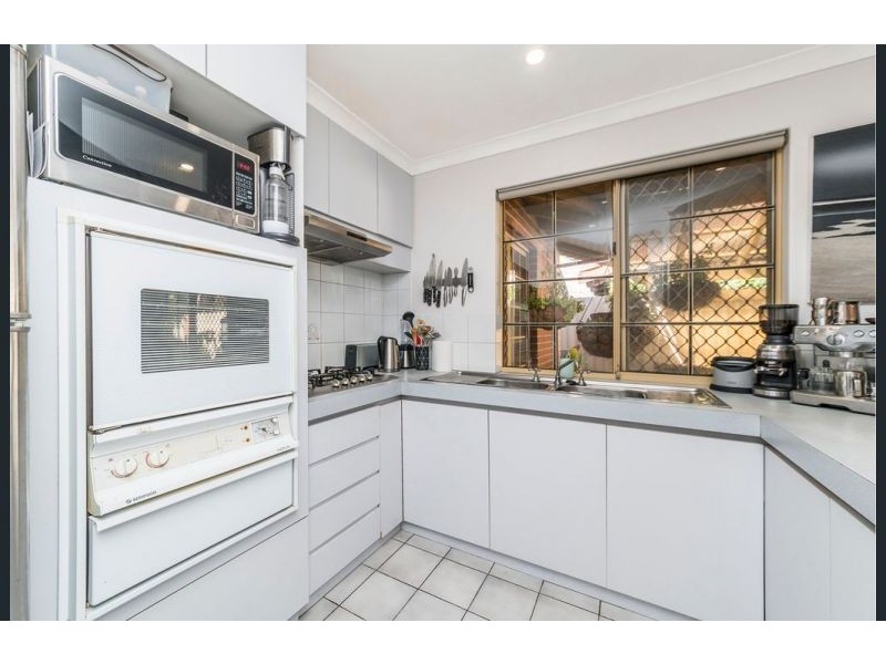 1/12 Gwenyfred Road, Kensington WA 6151