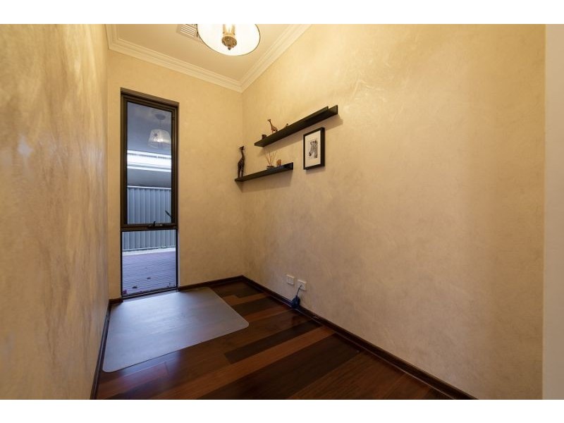 6 Ontario Grove, Success WA 6164