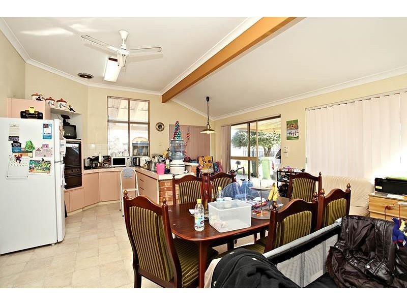 104 Bolderwood Drive, South Lake WA 6164