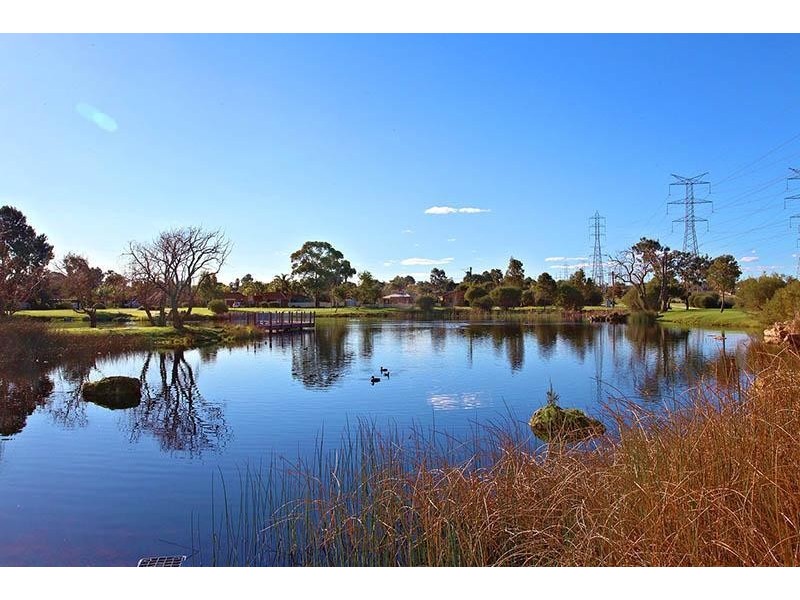 104 Bolderwood Drive, South Lake WA 6164