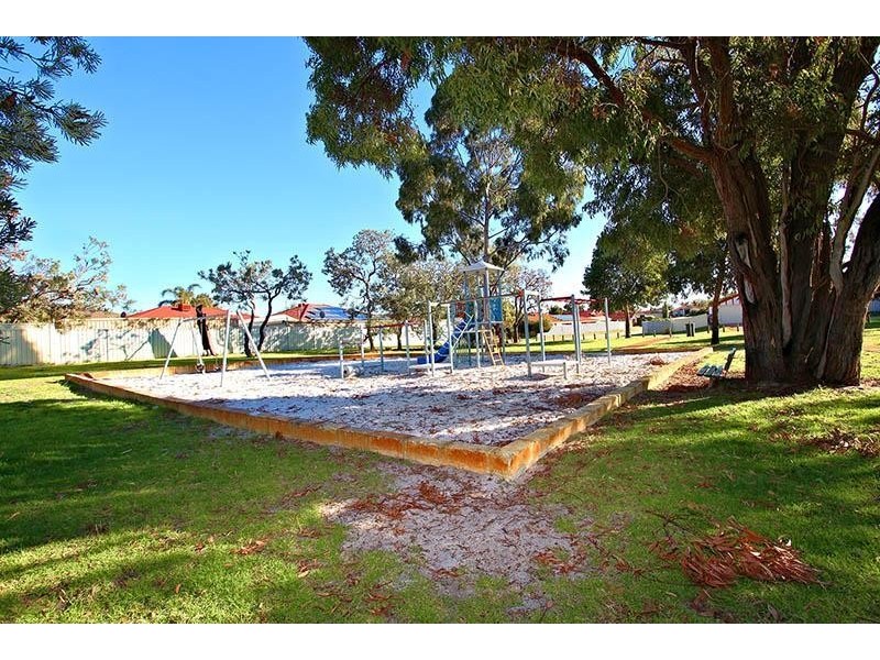 104 Bolderwood Drive, South Lake WA 6164