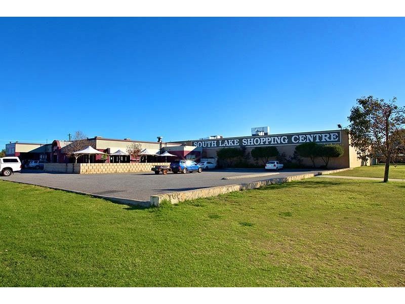 104 Bolderwood Drive, South Lake WA 6164