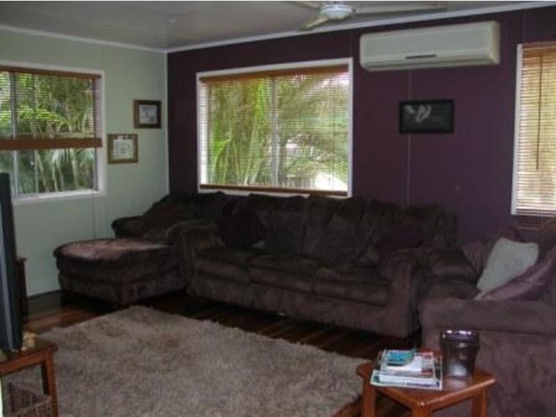 8 Yeates Cres, Dysart QLD 4745