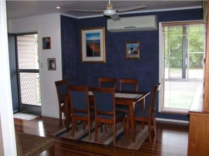 8 Yeates Cres, Dysart QLD 4745