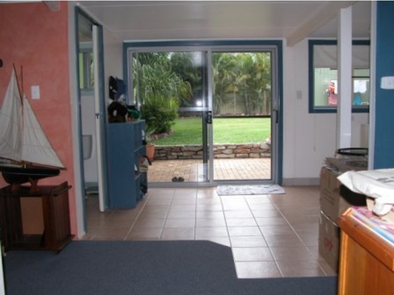 8 Yeates Cres, Dysart QLD 4745