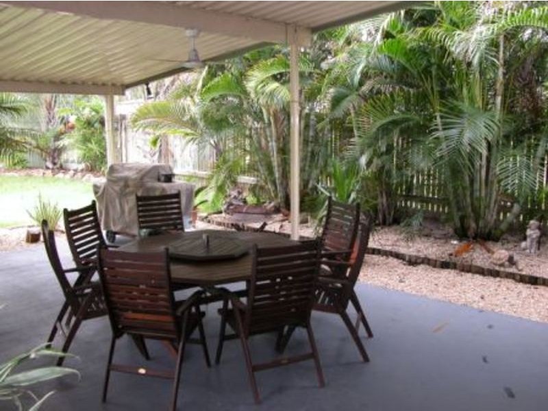 8 Yeates Cres, Dysart QLD 4745