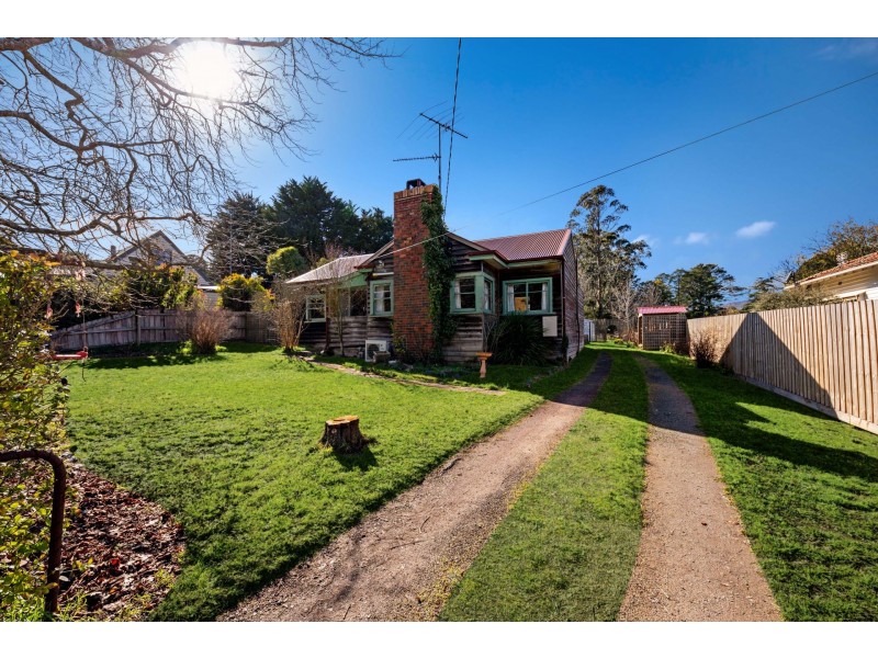 36 Davy St, Woodend VIC 3442