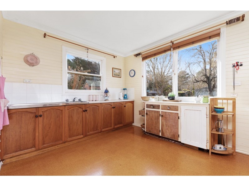 36 Davy St, Woodend VIC 3442