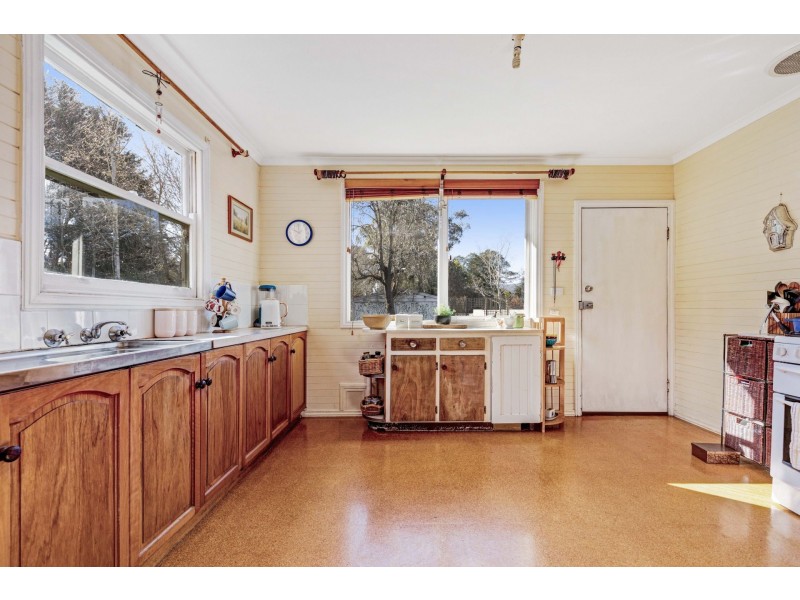 36 Davy St, Woodend VIC 3442