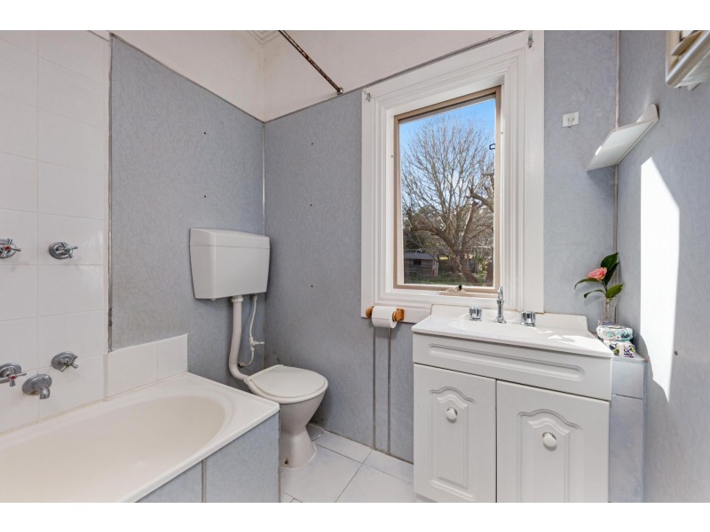 36 Davy St, Woodend VIC 3442